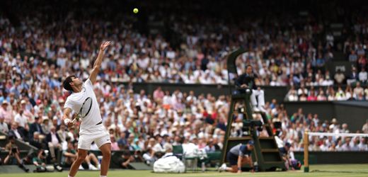 Tennis: Carlos Alcaraz verteidigt Wimbledon-Titel gegen fast chancenlosen Novak Djokovic