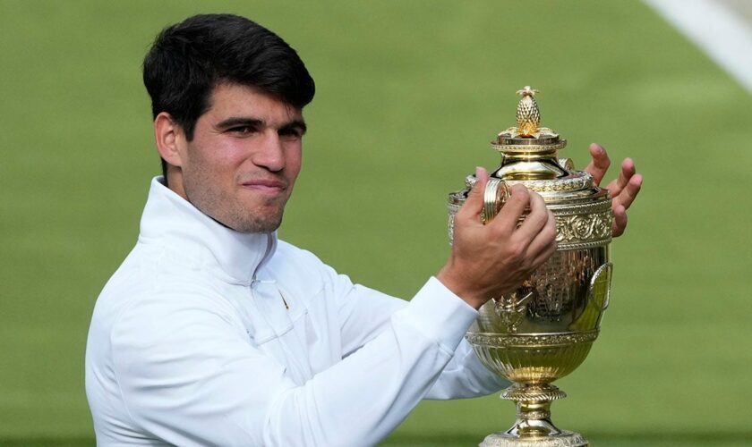 Carlos Alcaraz captures Wimbledon title from Novak Djokovic in straight sets