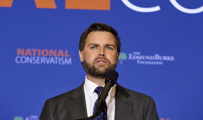 Présidentielle américaine : Trump choisit J.D. Vance comme candidat à la vice-présidence