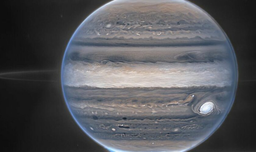 Um den gewaltigen Jupiter kreist der Mond Europa - dort soll es eigentlich mit einer Sonde hingehen. Foto: NASA/ESA/CSA/Jupiter