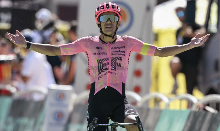 Tour de France : l'Équatorien Richard Carapaz s'adjuge la 17e étape en solitaire