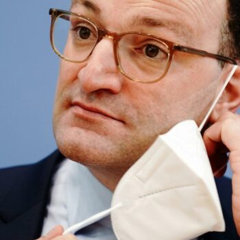 „Keiner hat gesagt: Seid dabei besonders sparsam“ – Spahn verteidigt hohe Preise für Masken