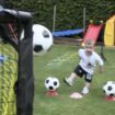 Junges Talent: Kleiner Kicker: Wird dieser Zweijährige der nächste Fußball-Star?