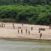 Au Pérou, les images d’une tribu indigène quittant la forêt tropicale inquiètent