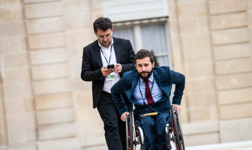 Assemblée nationale : le député en fauteuil Peytavie empêché de voter lui-même, révélateur d’un hémicycle toujours peu inclusif