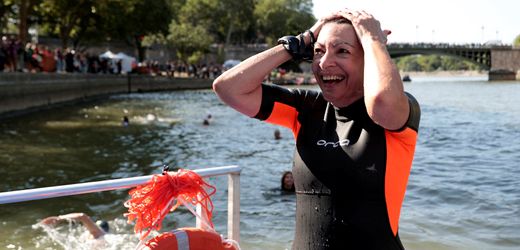 Paris vor den Olympischen Spielen 2024: Bürgermeisterin Anne Hidalgo schwimmt in der Seine