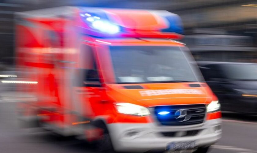 Der 63-Jährige wurde noch reanimiert, verstarb aber im Krankenhaus. (Symboldbild) Foto: Monika Skolimowska/dpa