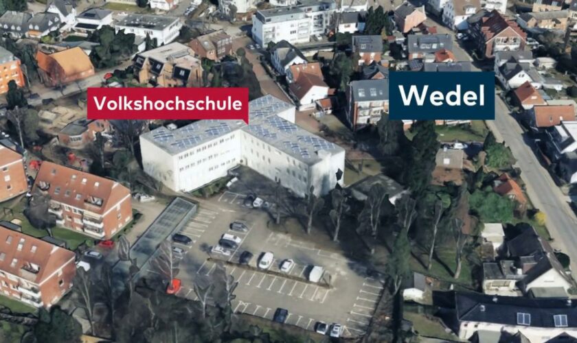 Lehrkraft in Volkshochschule in Wedel niedergestochen