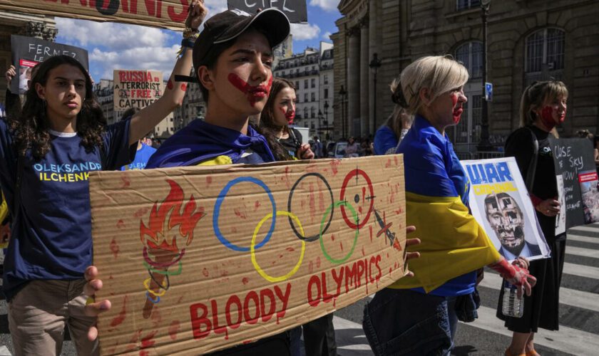 Paris 2024 : deux tiers des athlètes russes autorisés aux JO soutiennent la guerre en Ukraine, affirme un rapport