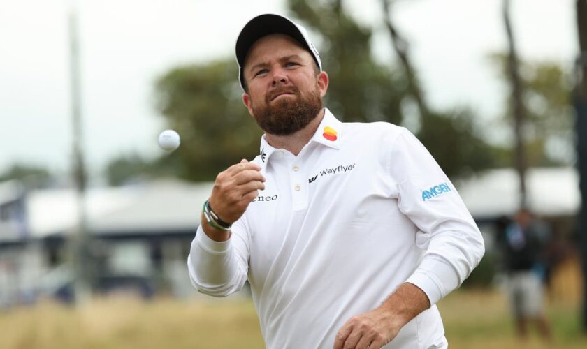 Shane Lowry keeps calm and carries British Open lead at Troon