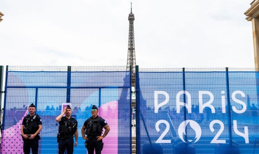 JO 2024 : les premiers athlètes arrivent dans un Paris hypersécurisé