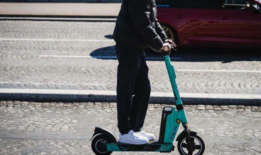 A Paris, une batterie de trottinette explose dans une discothèque et fait trois blessés