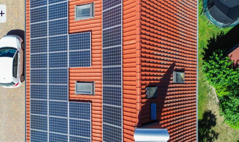 Solaranlage plus Speicher bringen dem Stromnetz gar nichts