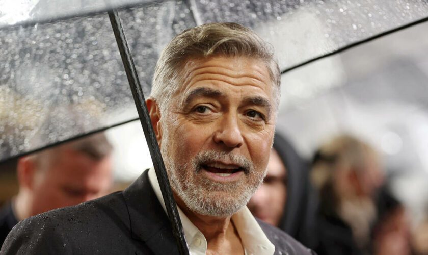 «Il ne peut pas gagner la bataille contre le temps» : George Clooney appelle Joe Biden à se retirer de la présidentielle