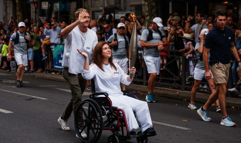 JO de Paris 2024 : ces porteurs de la flamme olympique ont rendu hommage aux journalistes blessés et tués