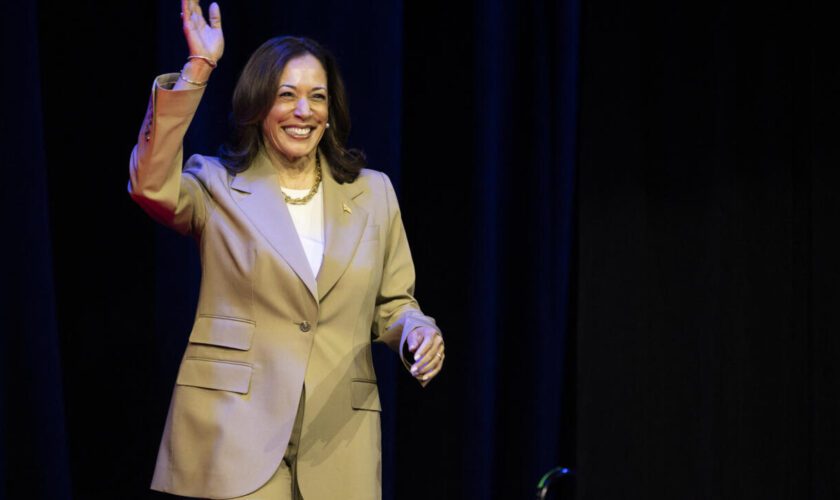 Présidentielle américaine : Kamala Harris va tout faire pour gagner l'investiture démocrate