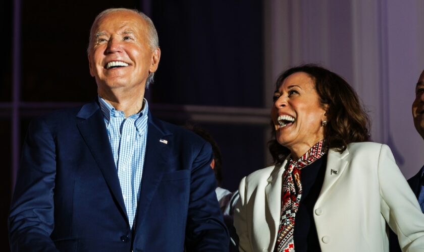 Après le retrait de Joe Biden, Kamala Harris soutenue par ses potentiels rivaux démocrates