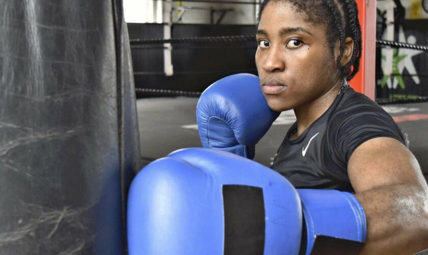 Cindy Ngamba, la boxeuse égérie de l’équipe des réfugiés à Paris