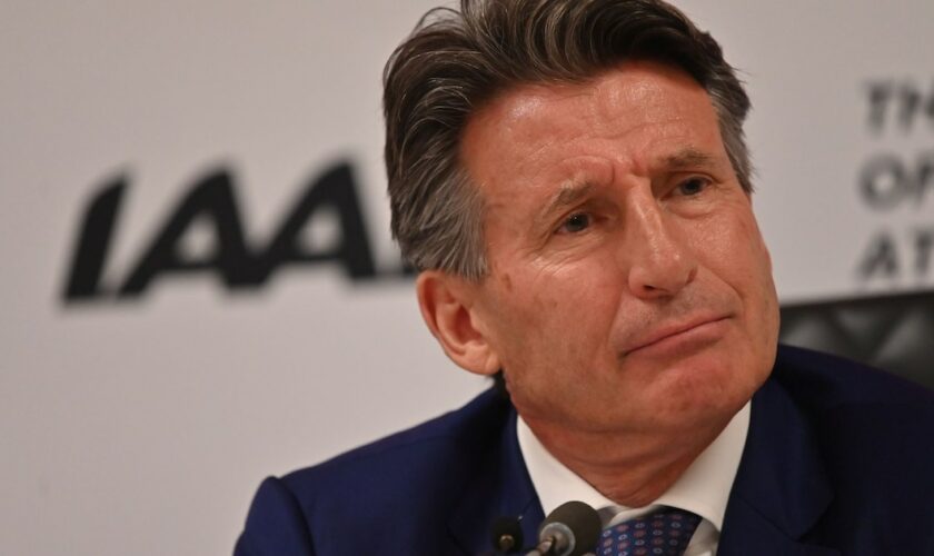 Le président de l'IAAF Sebastian Coe en conférence de presse pour sa réelection le 25 septembre 2019 à Doha