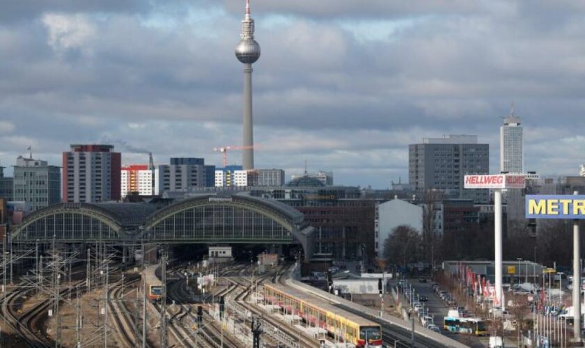 Bundespolizist schießt auf Mann in Berliner Ostbahnhof