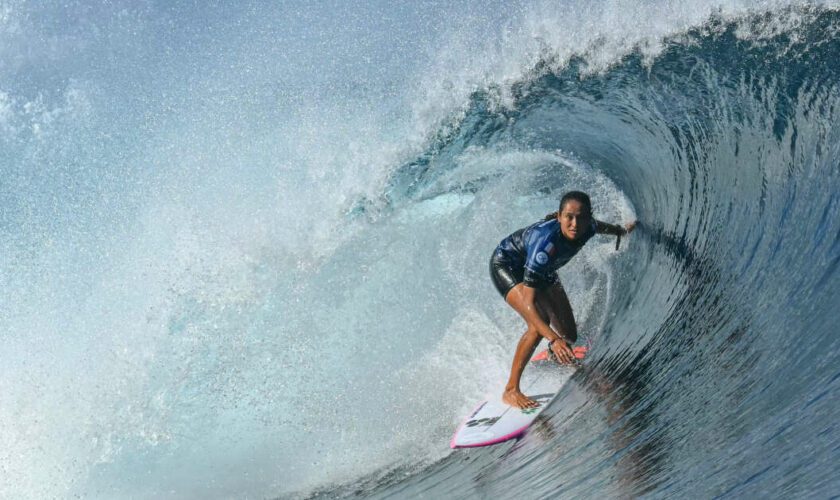 JO 2024 : qui est Vahine Fierro, la surfeuse française “reine de Teahupo’o” ?