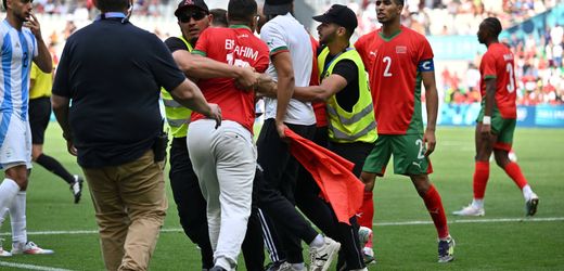 Olympische Spiele - Fußball: Marokko schlägt Argentinien nach Platzsturm und zweistündiger Unterbrechung