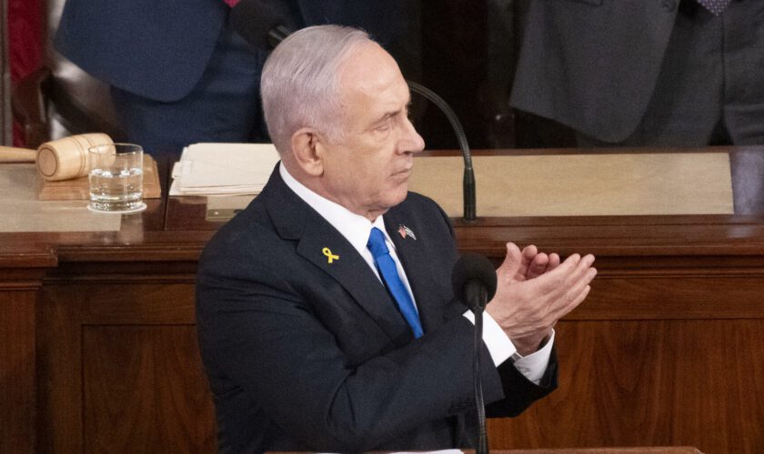 Netanyahu rend un vibrant hommage à Trump (et remercie Biden) dans son discours au Congrès