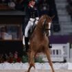 La star du dressage Charlotte Dujardin se retire des JO, la presse britannique consternée