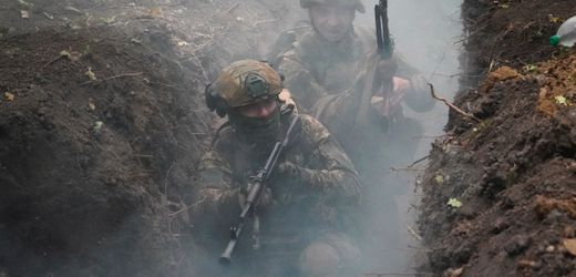 Ukraine-Krieg: Ukrainische Soldaten schießen aufeinander