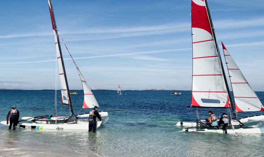 Les Glénans, une école de voile mythique au cœur des "Caraïbes bretonnes"