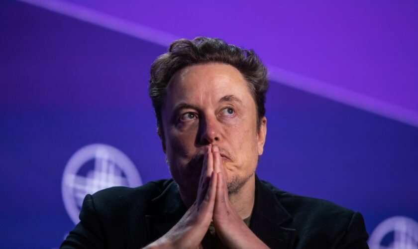 BEVERLY HILLS, CALIFORNIE - 6 MAI : Elon Musk, cofondateur de Tesla et SpaceX et propriétaire de X Holdings Corp, prend la parole lors de la conférence mondiale de l'Institut Milken à l'hôtel Beverly Hilton, le 6 mai 2024 à Beverly Hills, en Californie. La 27e conférence mondiale annuelle explore divers sujets, de l'essor de l'IA générative aux tendances en matière de véhicules électriques, avec la participation de la star du football David Beckham et de l'acteur Ashton Kutcher. Apu Gomes/Getty Images/AFP