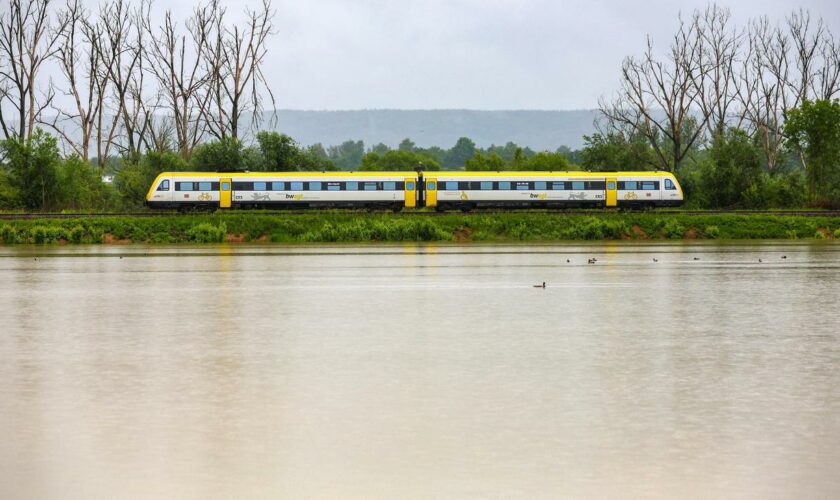 Deutsche Bahn: Bahn will nach Milliardenverlust Tausende Stellen streichen