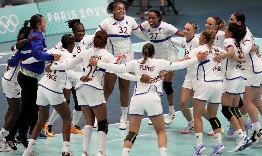 JO de Paris 2024 : au handball, les Bleues s’extirpent du piège hongrois