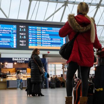 La SNCF victime d'"une attaque massive pour paralyser le réseau" des TGV, entraînant des perturbations