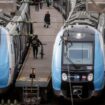 Züge stehen am Bahnhof Gare Saint-Lazare in Paris