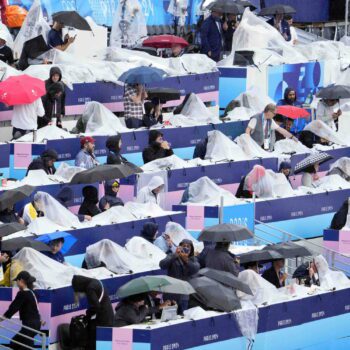 JO 2024. Cérémonie d'ouverture : le show sur la Seine débute sous un temps catastrophique, les images en direct