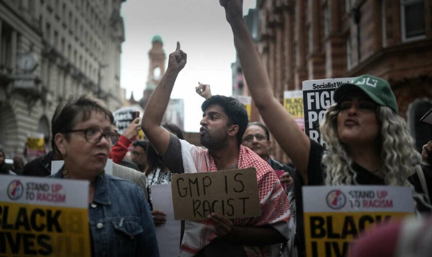 Des images de violences policières entraînent des manifestations à Manchester