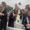 Cérémonie d’ouverture des JO : l’hommage symbolique de la délégation de l’Algérie sous ce pont de Paris