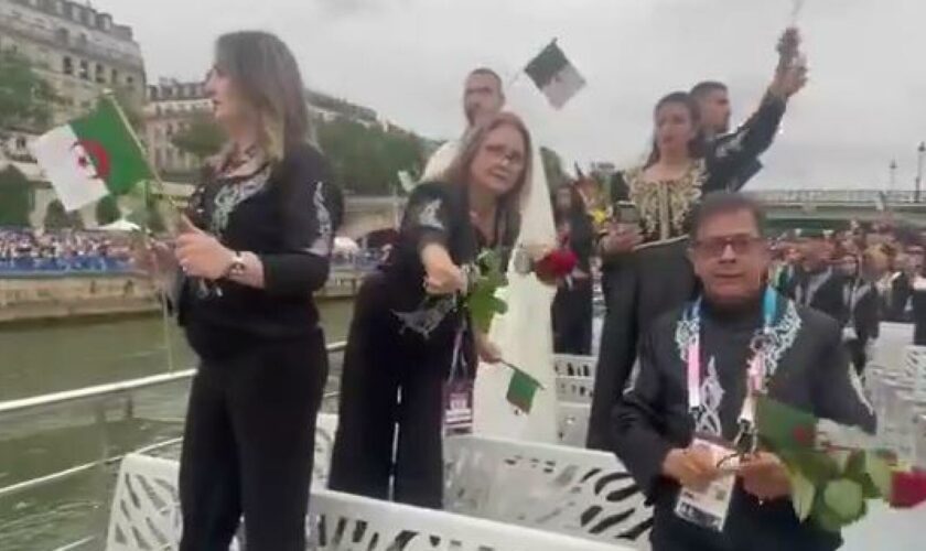 Cérémonie d’ouverture des JO : l’hommage symbolique de la délégation de l’Algérie sous ce pont de Paris