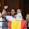 Olympia 2024: Rafael Nadal verfolgt die Eröffnungsfeier von einem Balkon am Seine-Ufer