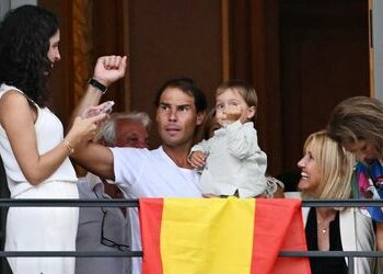 Olympia 2024: Rafael Nadal verfolgt die Eröffnungsfeier von einem Balkon am Seine-Ufer