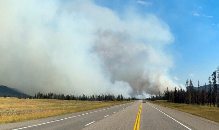 Canada : des feux ravagent le parc national de Jasper, Trudeau appelle plus de 400 pompiers étrangers en renfort