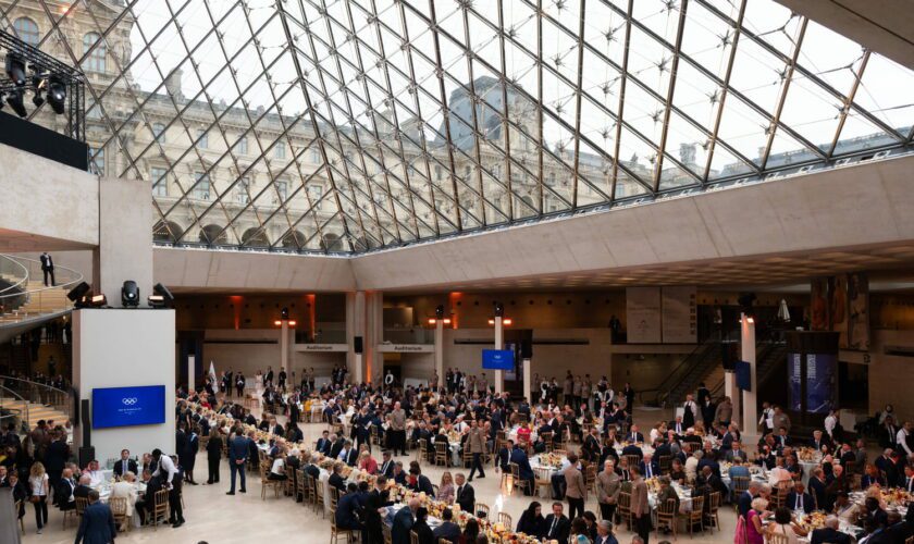 Dîner des chefs d'Etat au Louvre : luxe et mets d'exception, les images des fastes