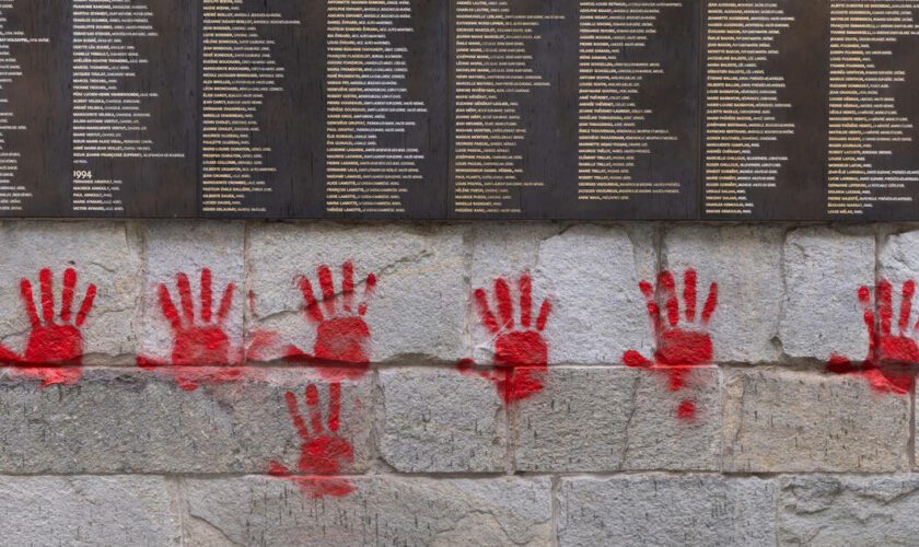 «Mains rouges» sur le Mur des Justes du Mémorial de la Shoah : trois Bulgares arrêtés