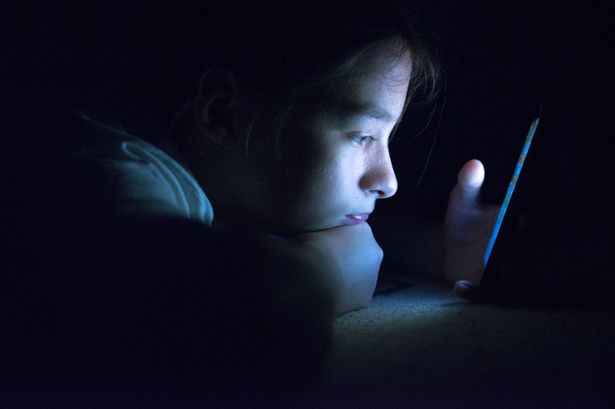 Thousands of parents 'regret' giving smartphones to their children