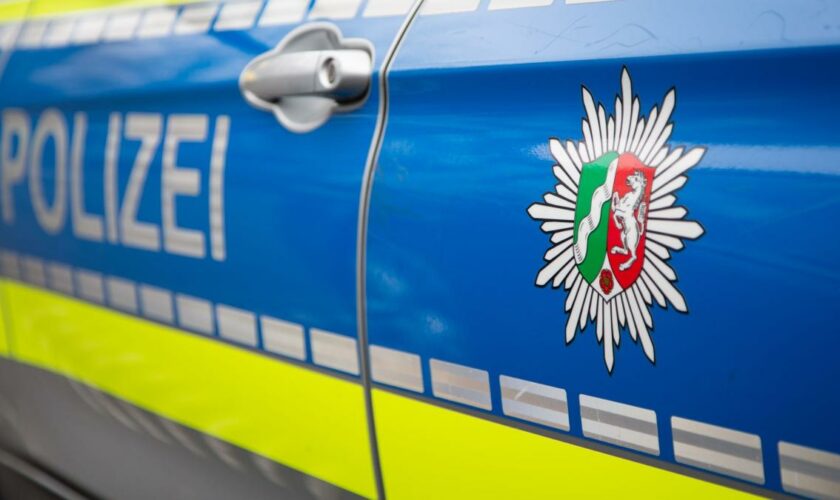 Weißes Pulver ausgetreten - acht Menschen verletzt