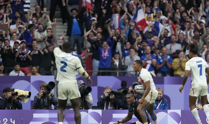 JO de Paris 2024 : les Bleus du rugby à VII champions olympiques, première médaille d’or pour la France