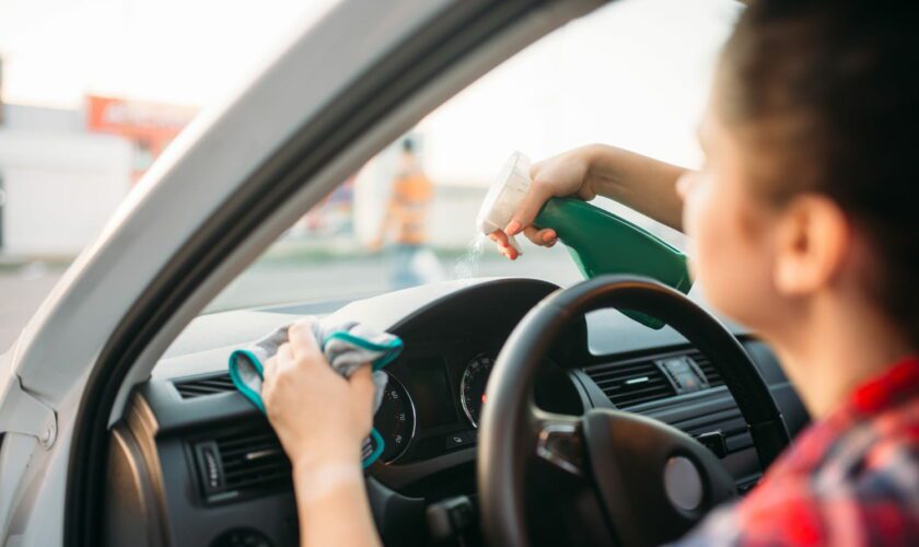 Ce produit bon marché fait des merveilles, pourtant trop peu d'automobilistes s'en servent pour nettoyer leur voiture