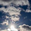 Der Deutsche Wetterdienst sagt wechselhaftes Wetter für den Norden voraus. Am Sonntagmittag besteht den Angaben zufolge ein geri