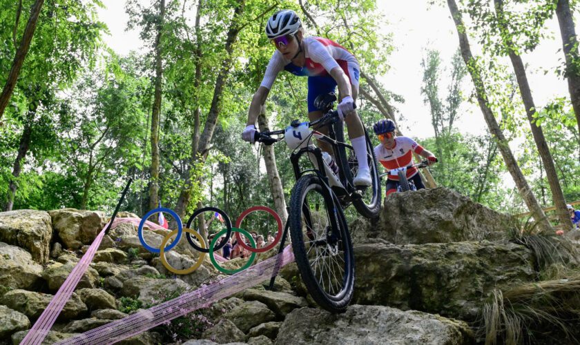 Pauline Ferrand-Prévot championne olympique du VTT cross-country aux JO de Paris, 5e médaille française